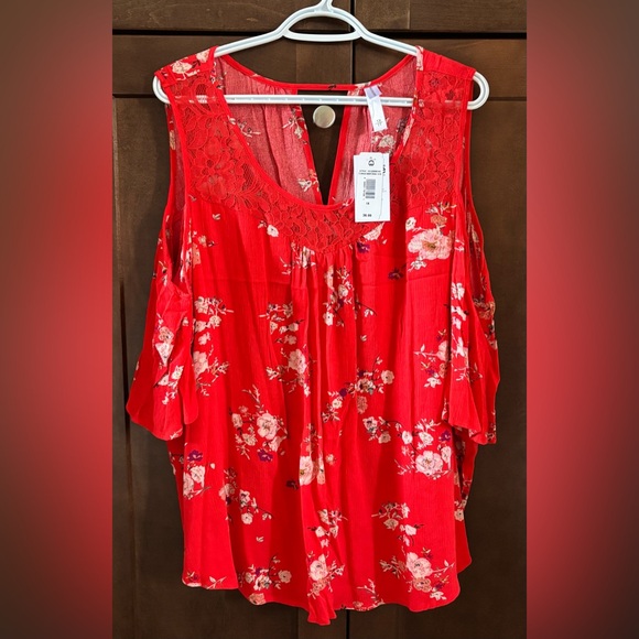 Floral Red cold shoulder Women's Top - Picture 1 of 2